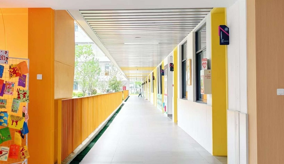 Mantendo o campus limpo: Jiechi presta serviços à Escola Songjiang Aiju